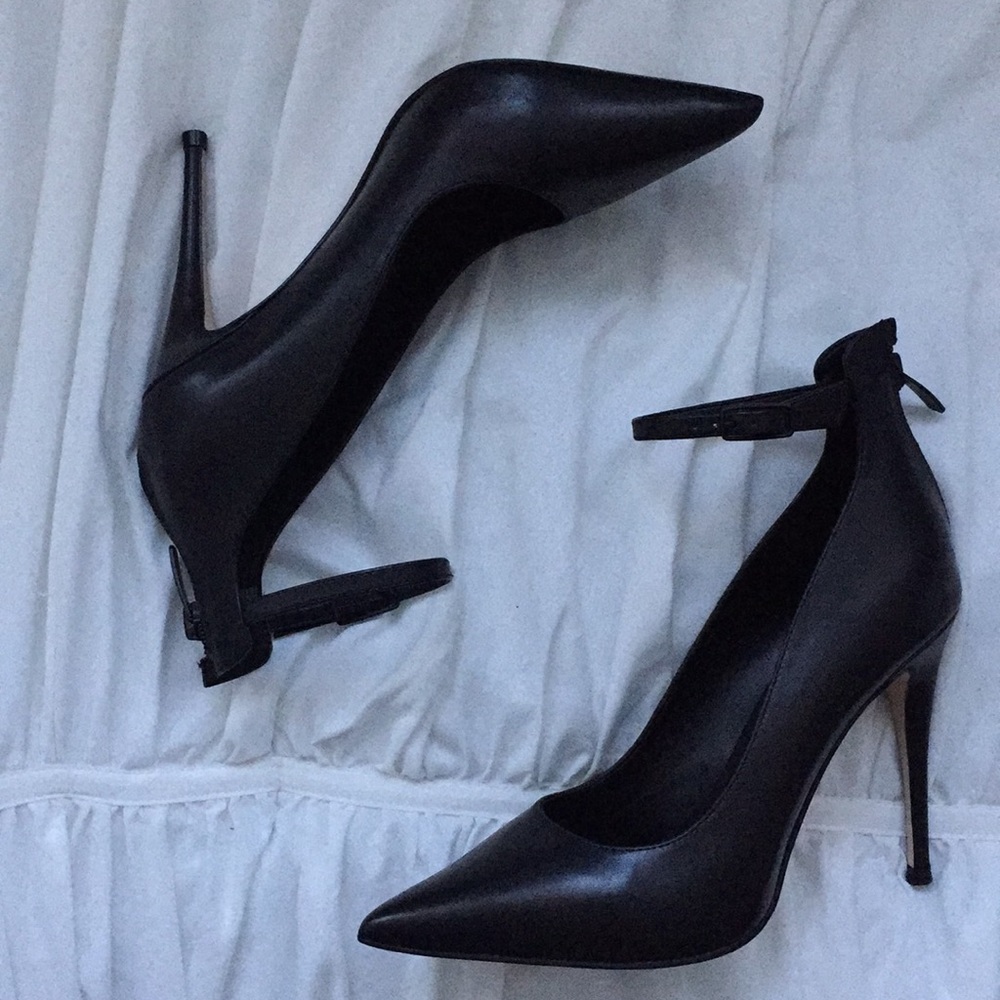 Brand new 4 in black leather heel